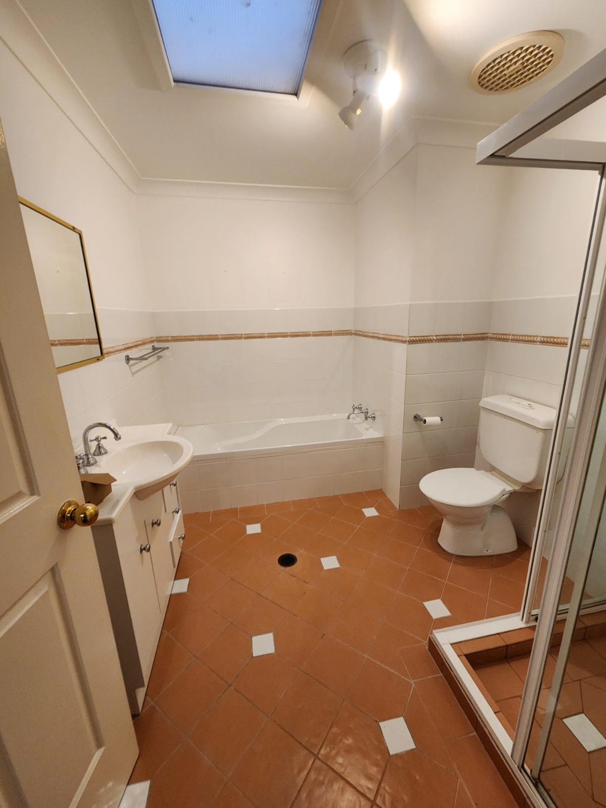 Baulkham Hills Bathroom Before